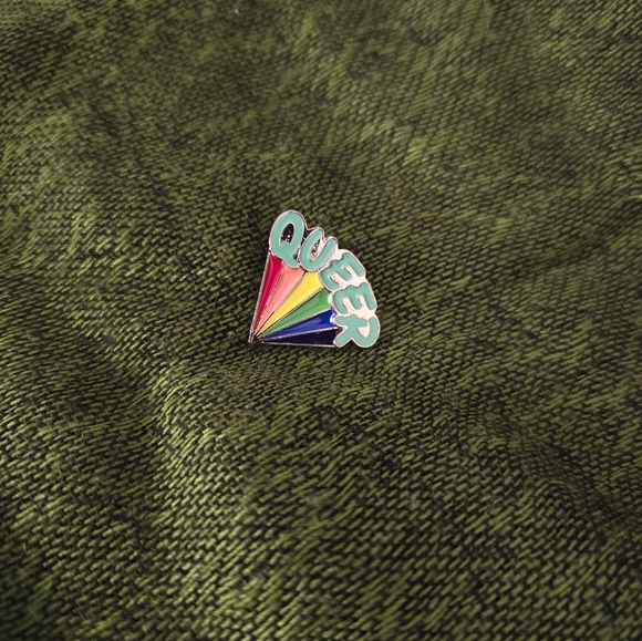 PRIDE Queer Rainbow Pin LGBTQ - Picture 1 of 2